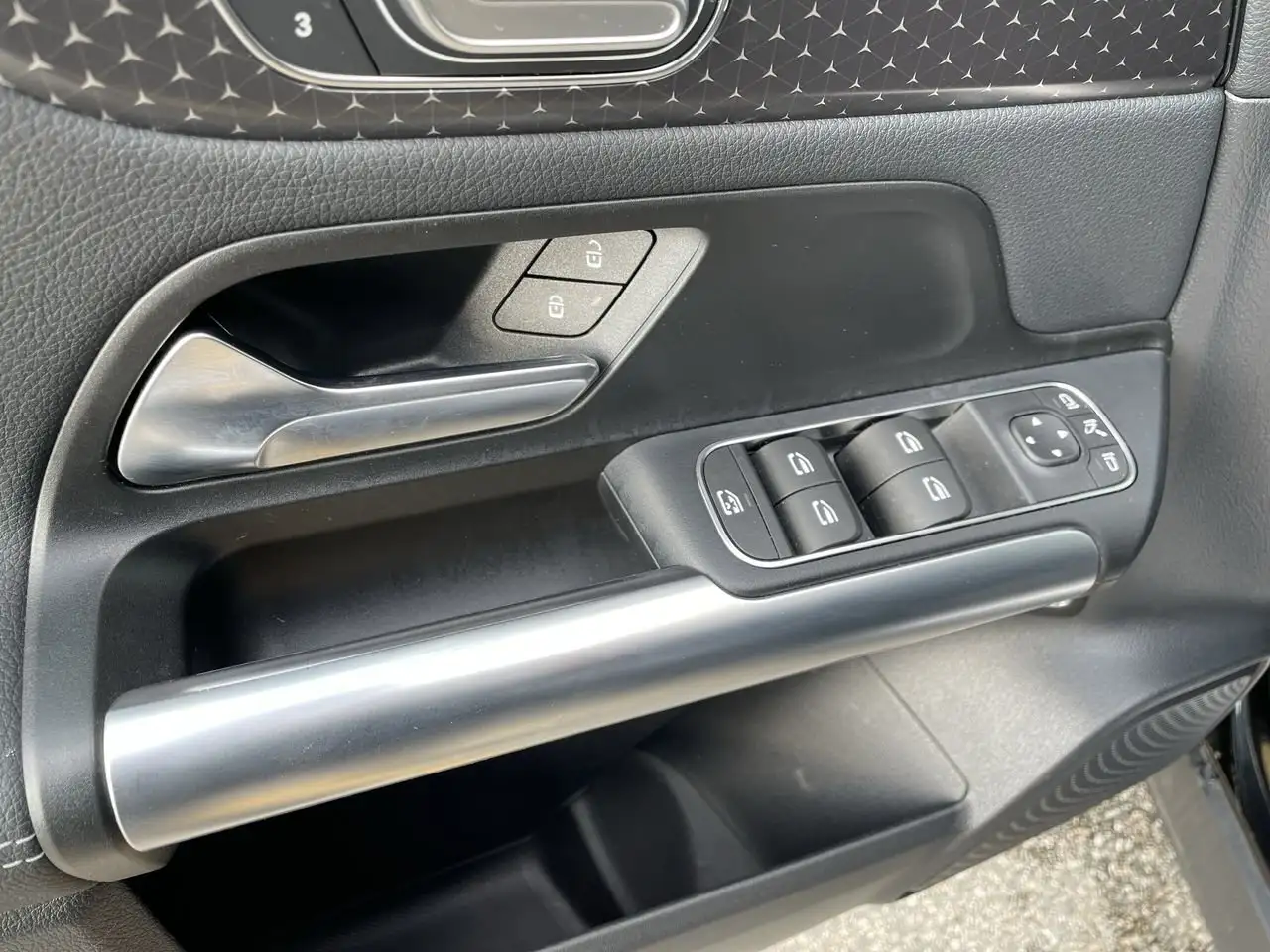 Mercedes-Benz GLA снимка Mercedes-Benz GLA