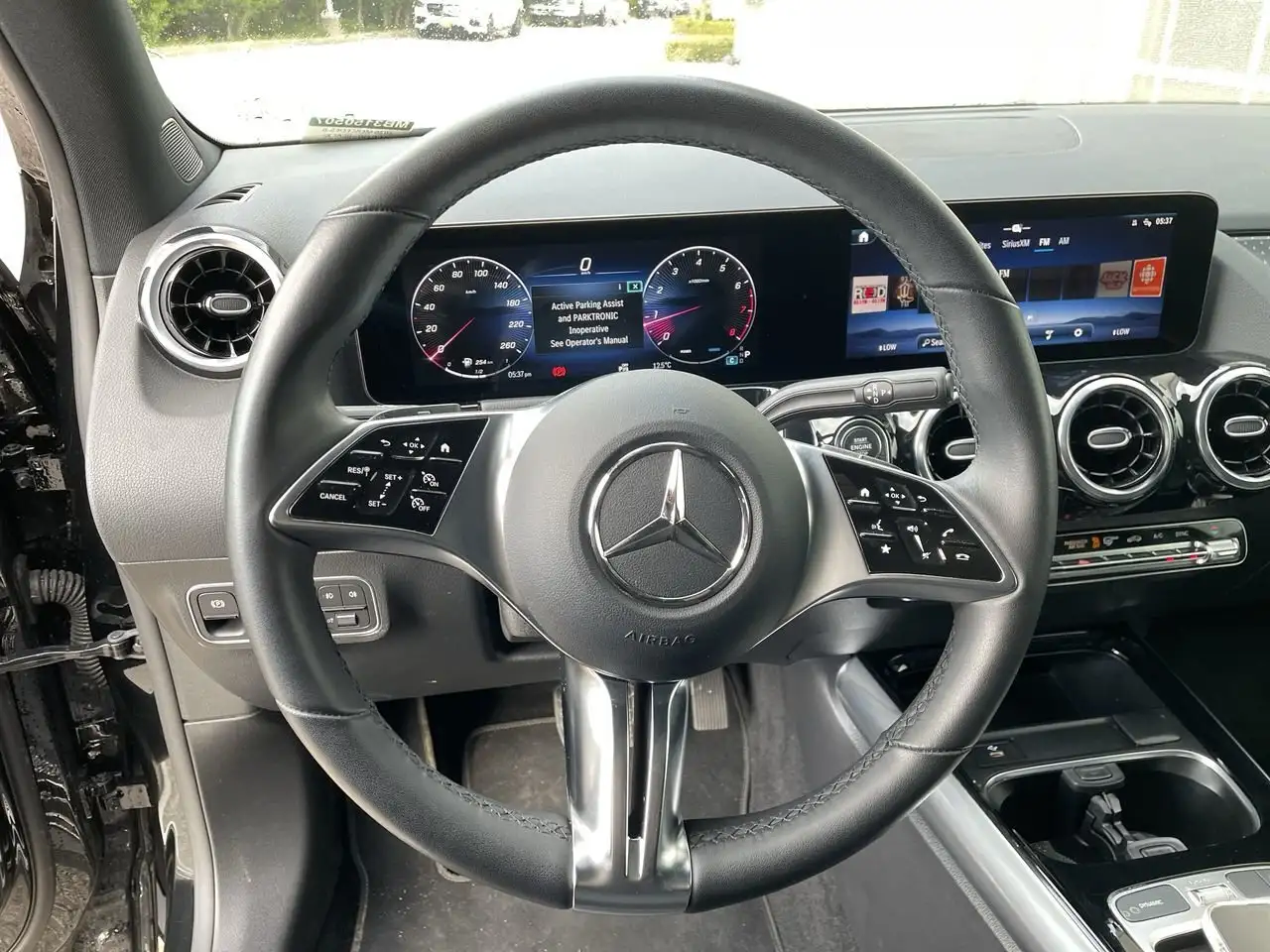 Mercedes-Benz GLA снимка Mercedes-Benz GLA