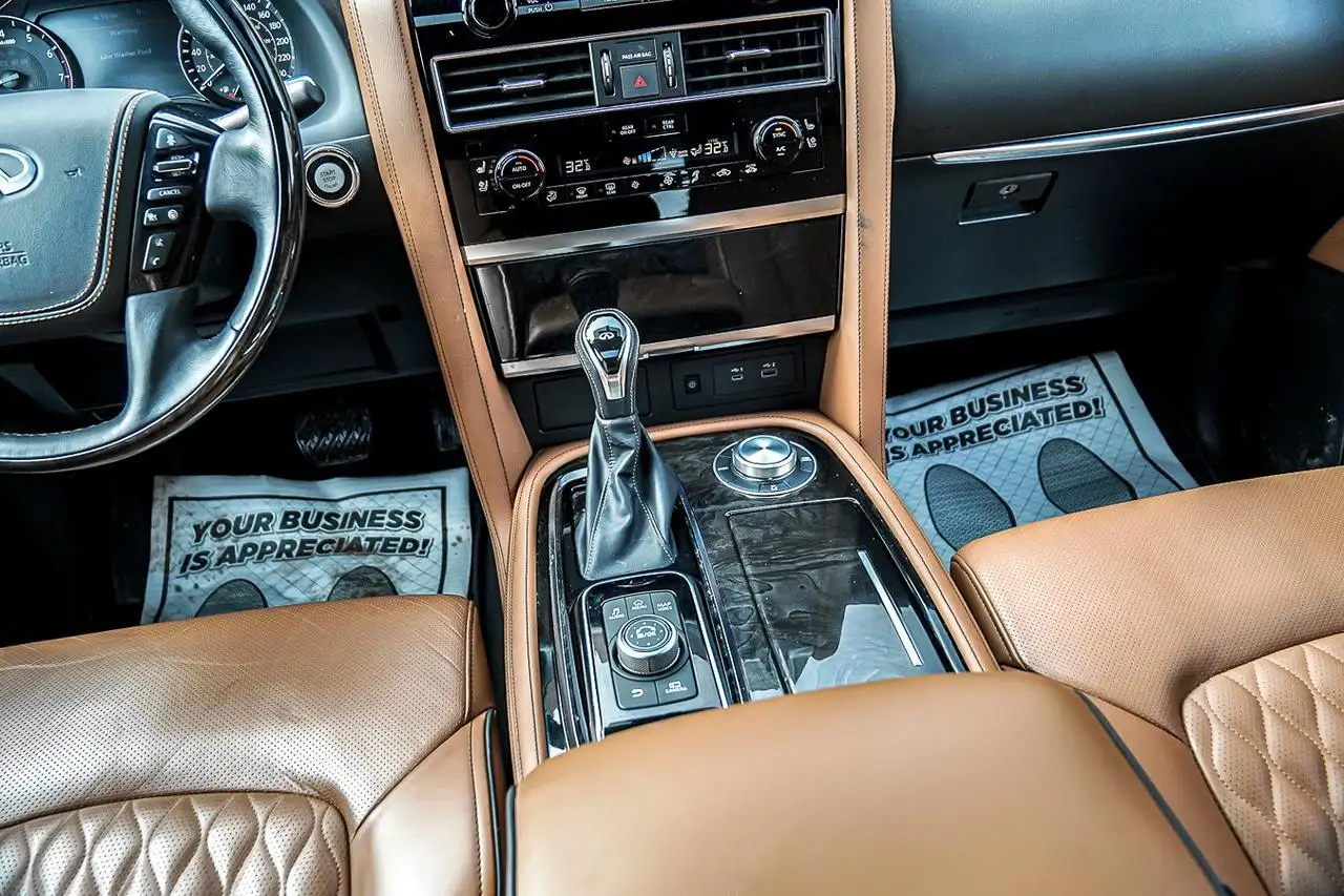 Infiniti QX80 снимка Infiniti QX80