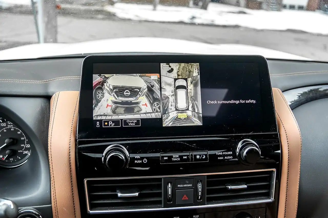 Infiniti QX80 снимка Infiniti QX80