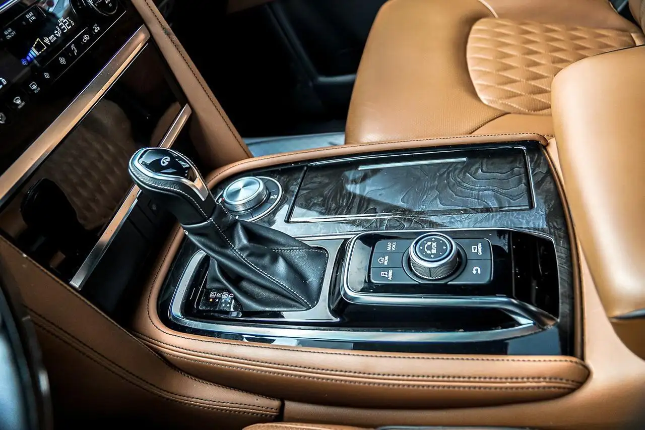 Infiniti QX80 снимка Infiniti QX80