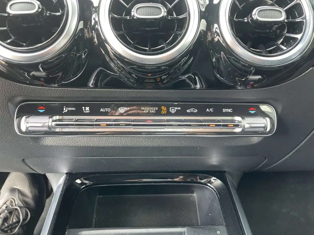 Mercedes-Benz GLA снимка Mercedes-Benz GLA