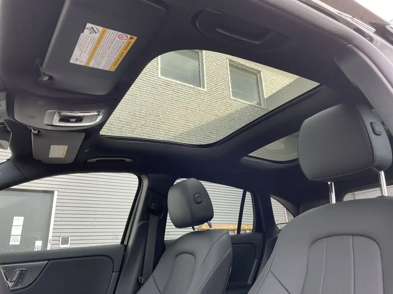 Mercedes-Benz GLA снимка Mercedes-Benz GLA