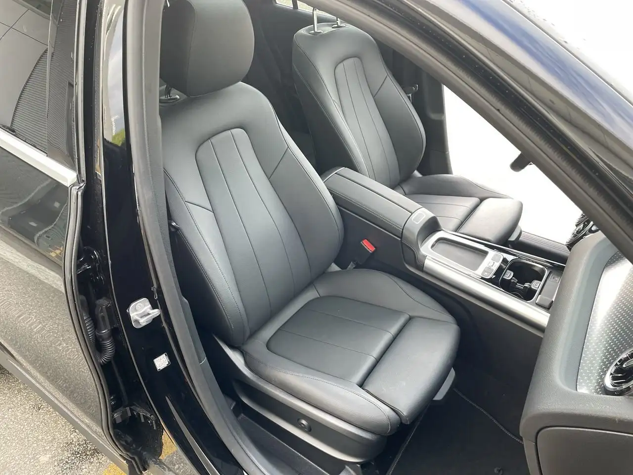 Mercedes-Benz GLA снимка Mercedes-Benz GLA