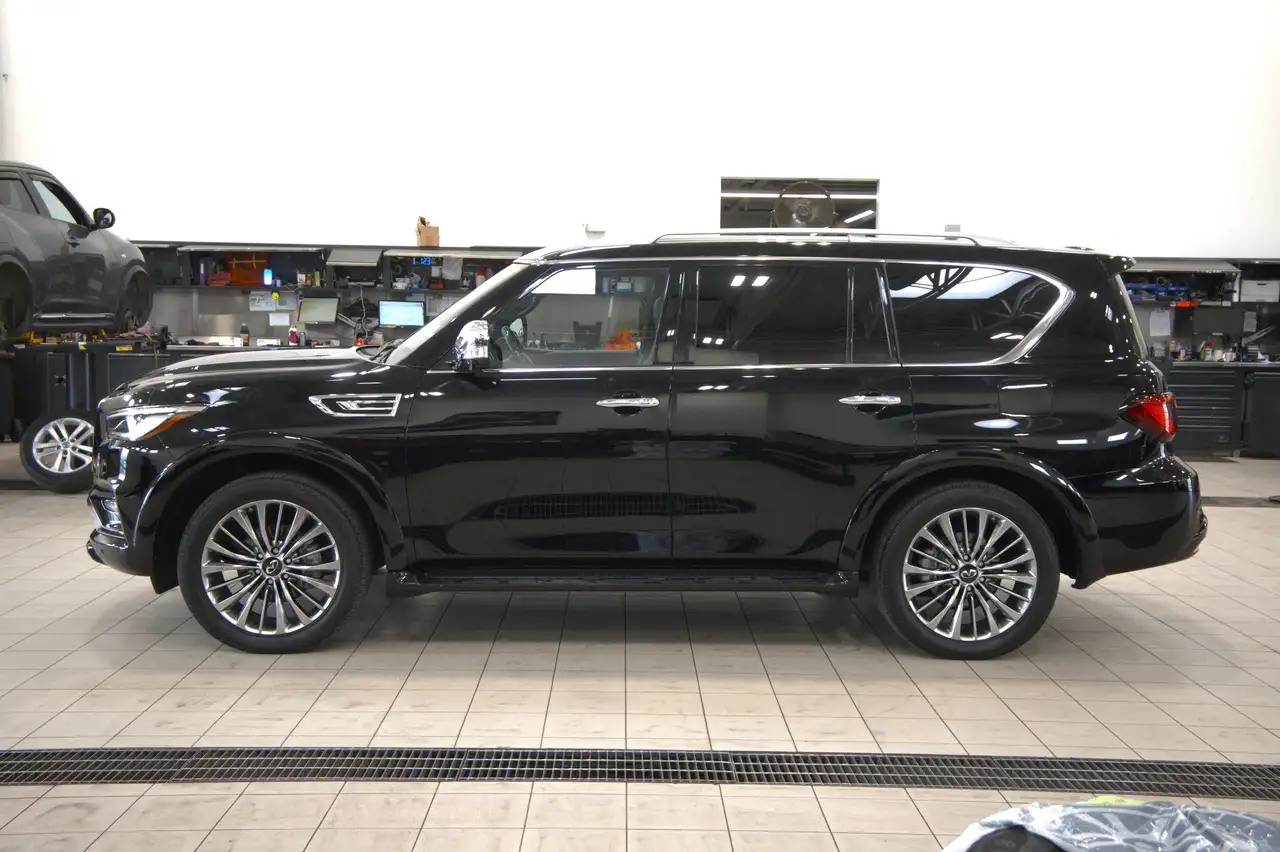 Infiniti QX80 снимка Infiniti QX80