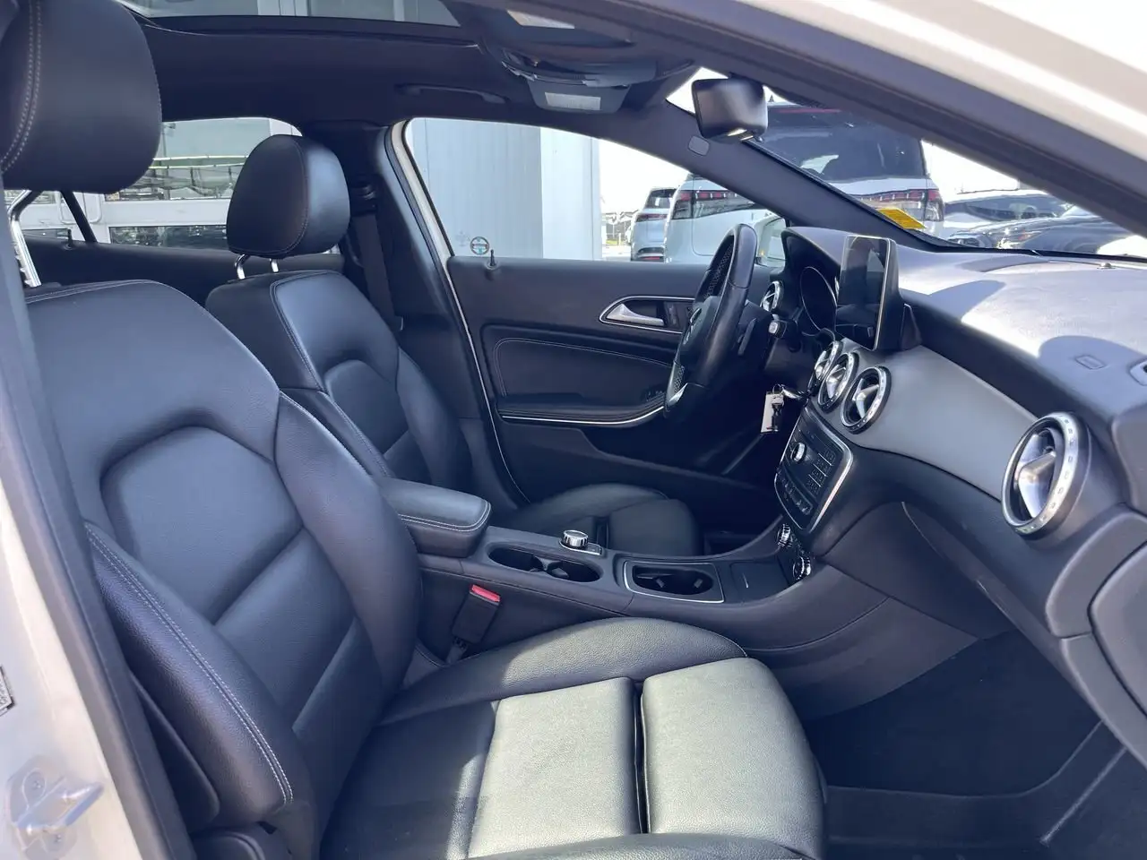 Mercedes-Benz GLA fotografie Mercedes-Benz GLA