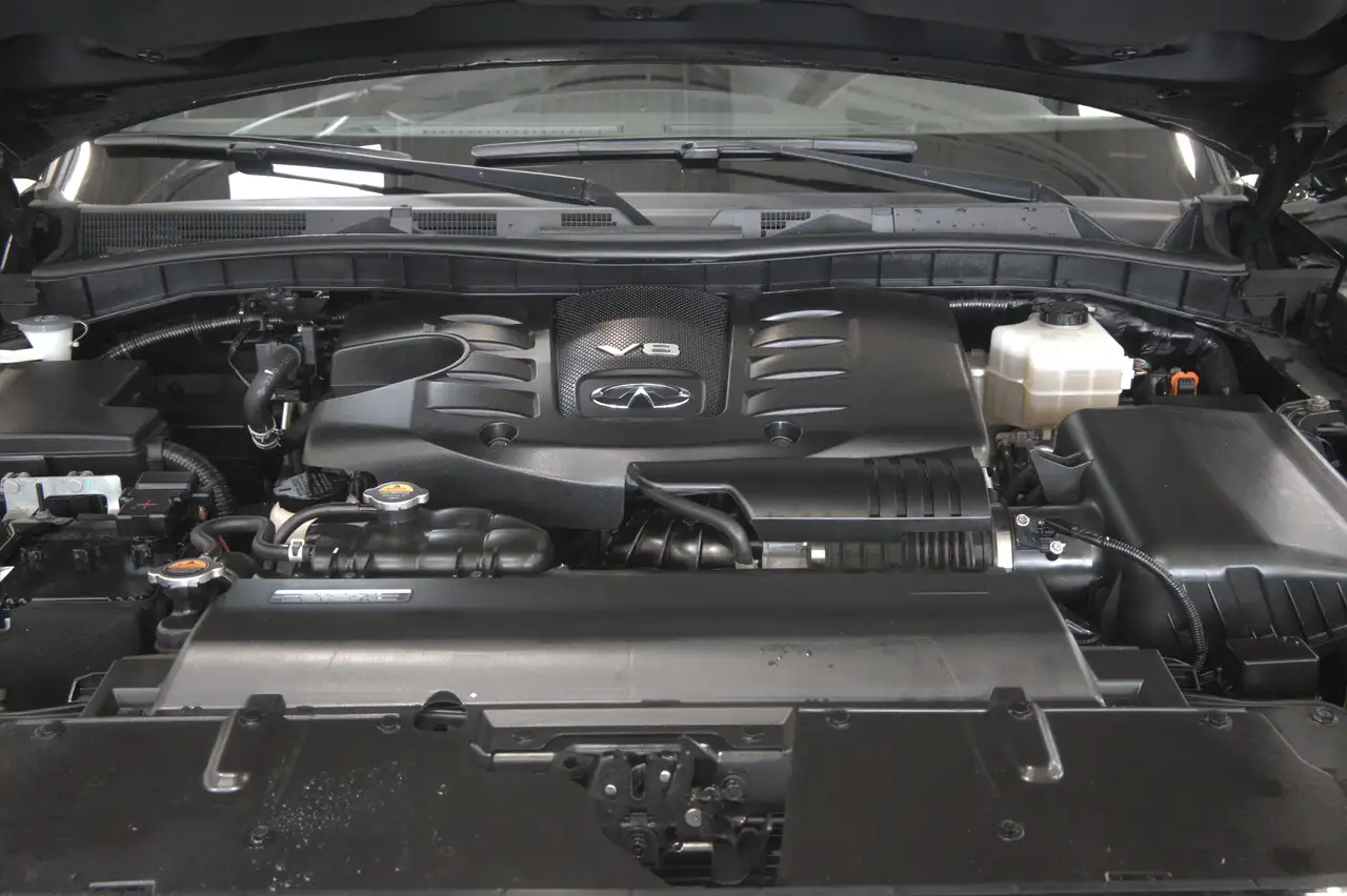 Infiniti QX80 снимка Infiniti QX80