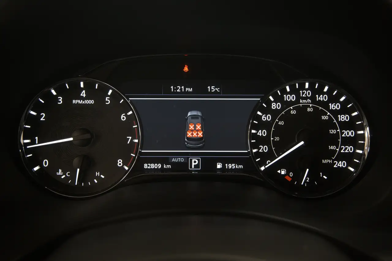 Infiniti QX80 снимка Infiniti QX80