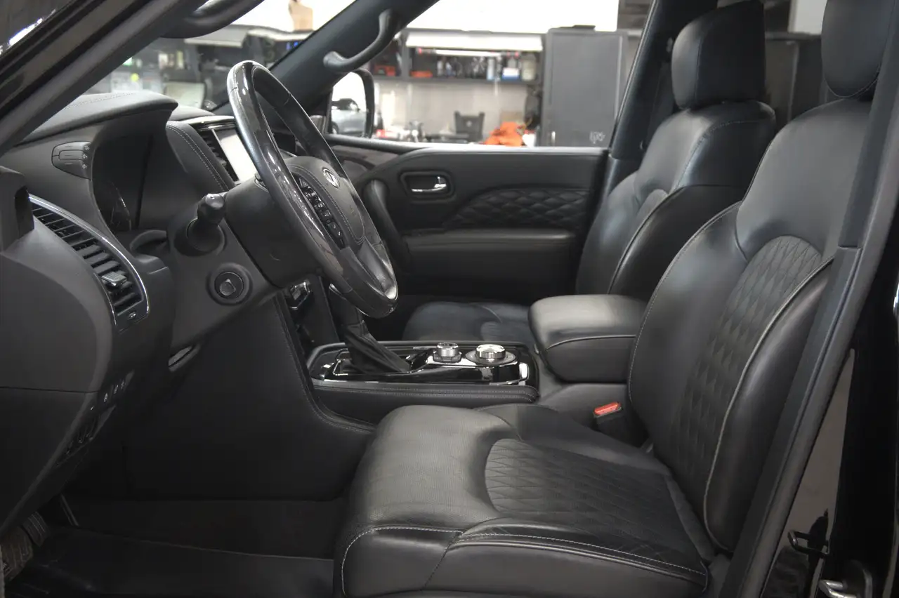 Infiniti QX80 снимка Infiniti QX80