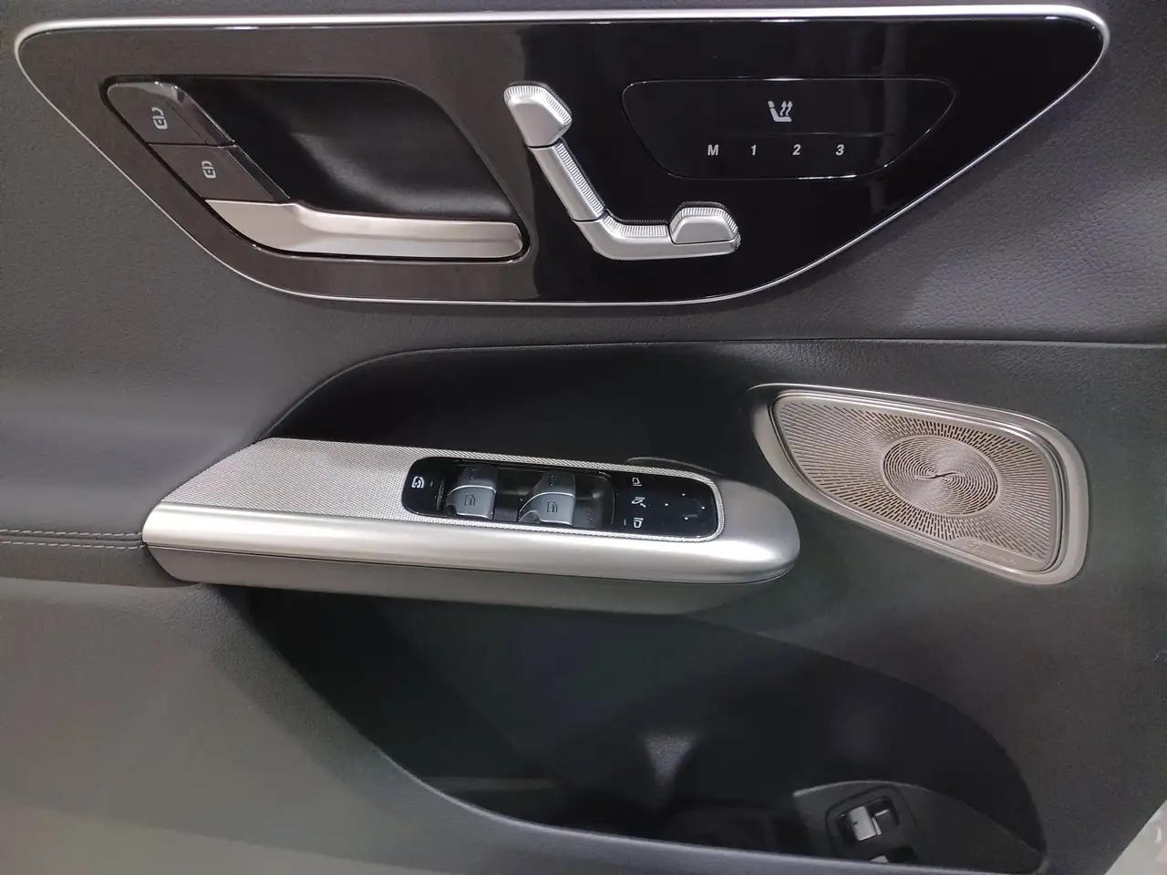 Mercedes-Benz GLC снимка Mercedes-Benz GLC