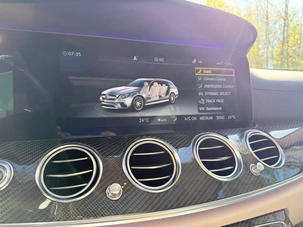Mercedes-Benz E-Class photo Mercedes-Benz E-Class
