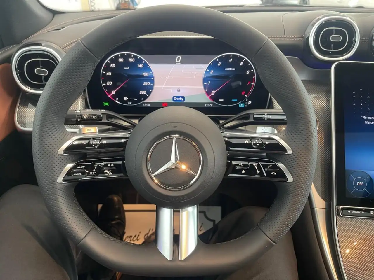 Mercedes-Benz GLC снимка Mercedes-Benz GLC