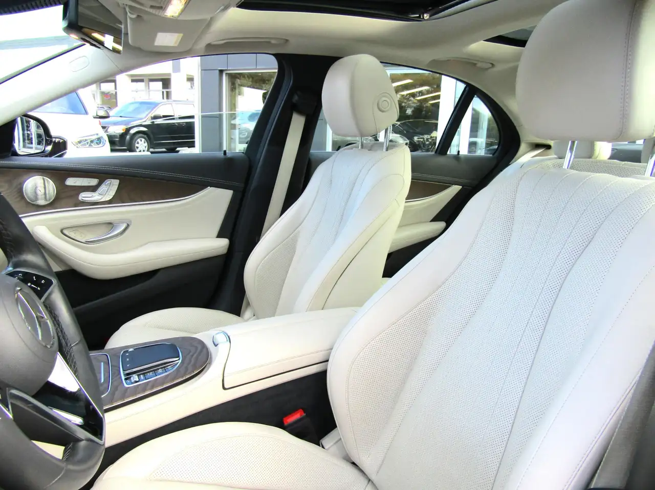 Mercedes-Benz E-Class photo Mercedes-Benz E-Class