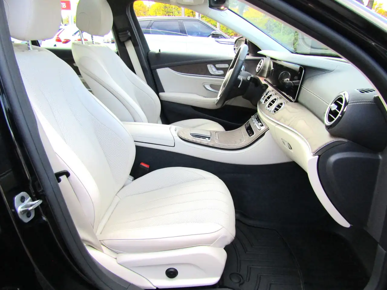 Mercedes-Benz E-Class photo Mercedes-Benz E-Class