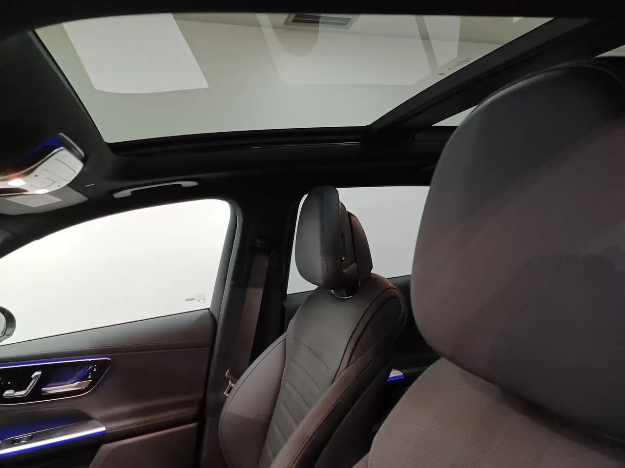 Mercedes-Benz GLC снимка Mercedes-Benz GLC