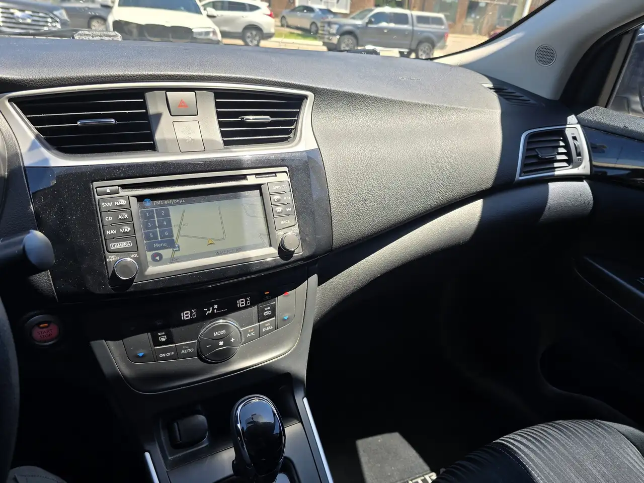 Nissan Sentra photo Nissan Sentra