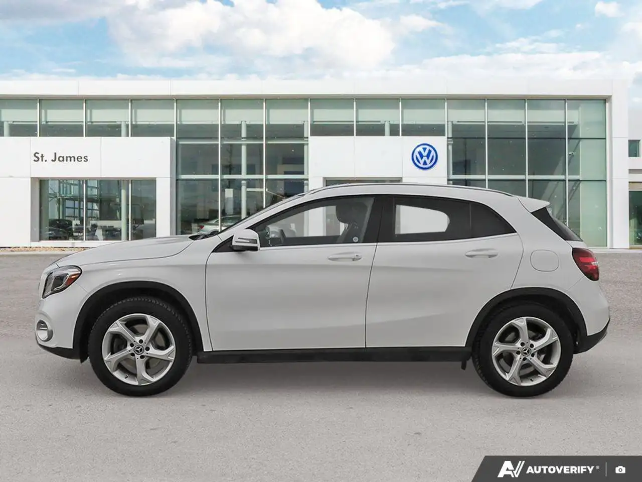 Mercedes-Benz GLA снимка Mercedes-Benz GLA