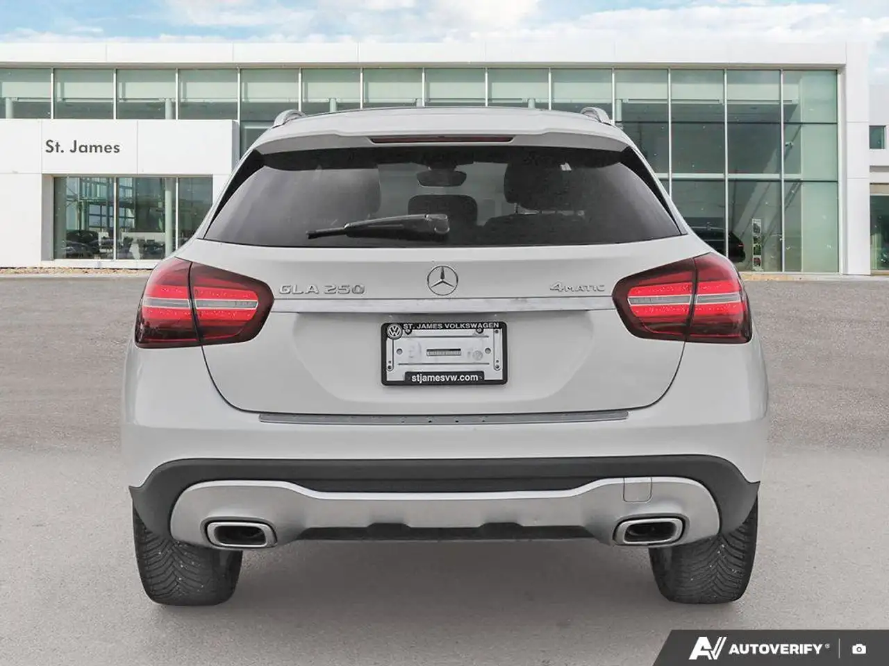 Mercedes-Benz GLA снимка Mercedes-Benz GLA