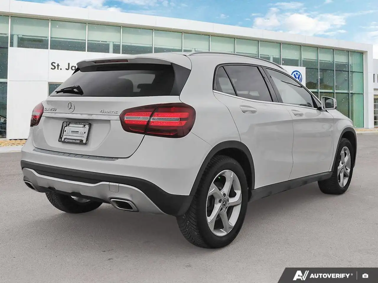 Mercedes-Benz GLA снимка Mercedes-Benz GLA