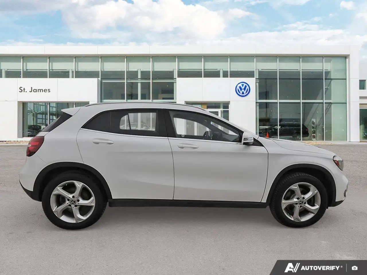 Mercedes-Benz GLA снимка Mercedes-Benz GLA
