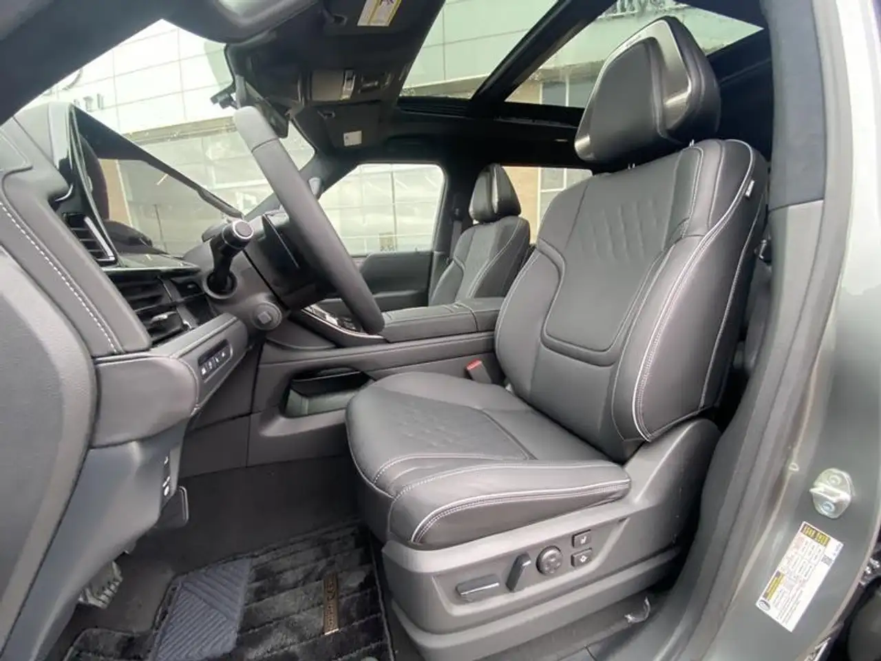 Infiniti QX80 снимка Infiniti QX80