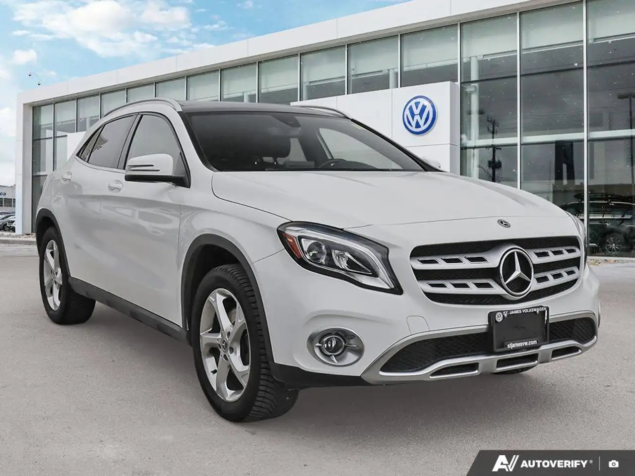 Mercedes-Benz GLA снимка Mercedes-Benz GLA