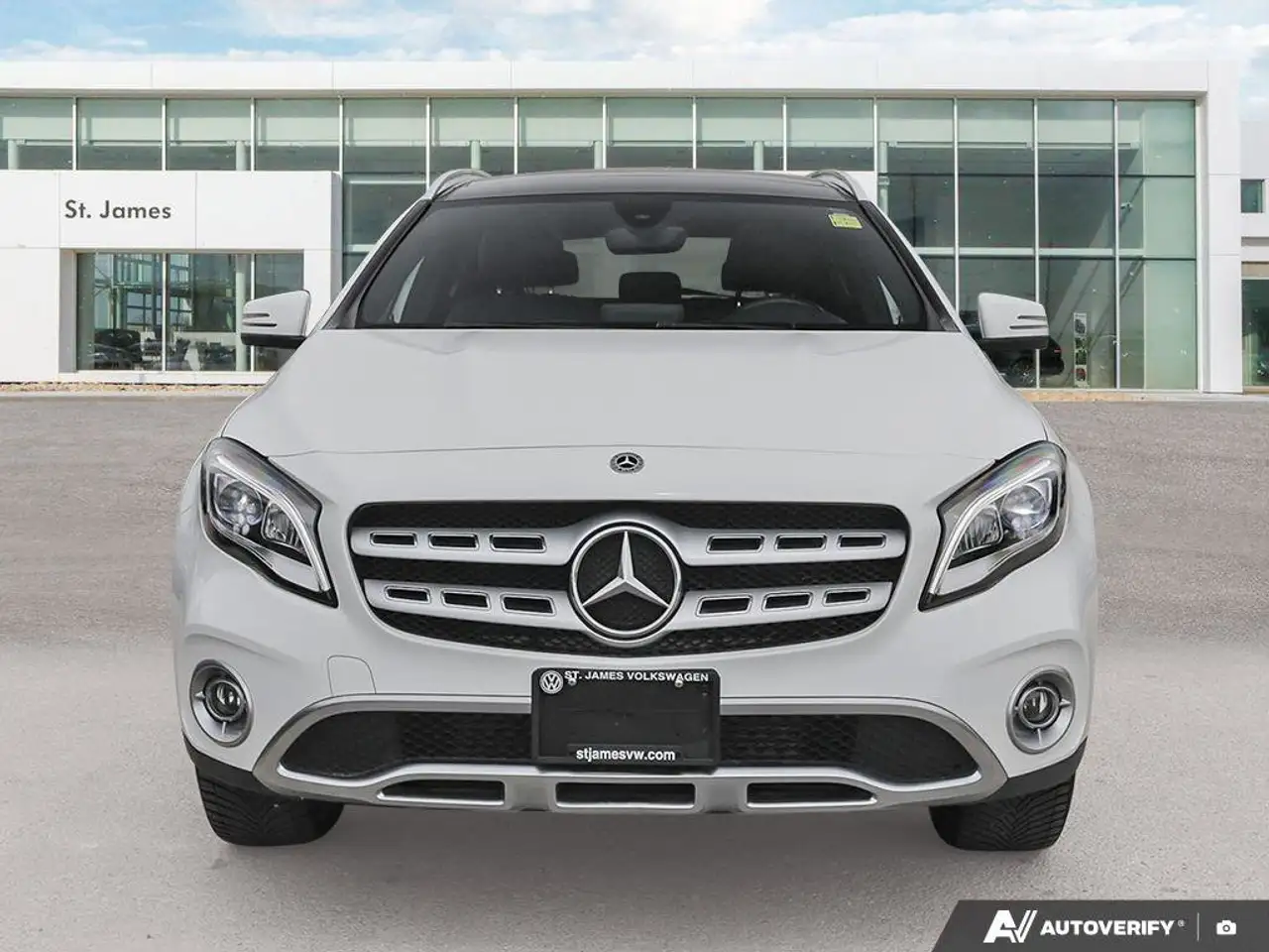 Mercedes-Benz GLA снимка Mercedes-Benz GLA