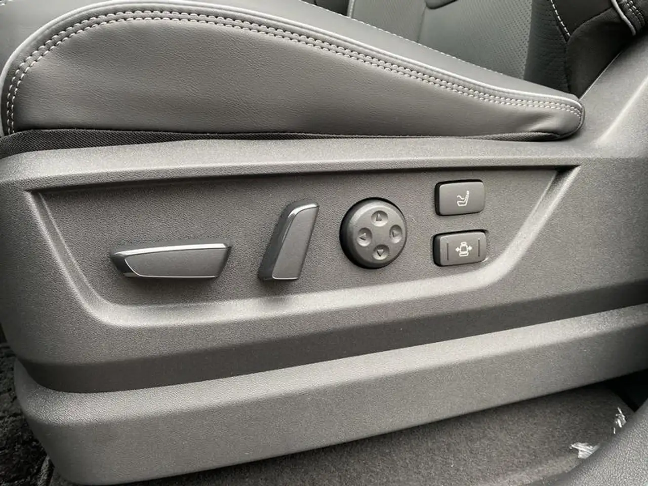 Infiniti QX80 снимка Infiniti QX80