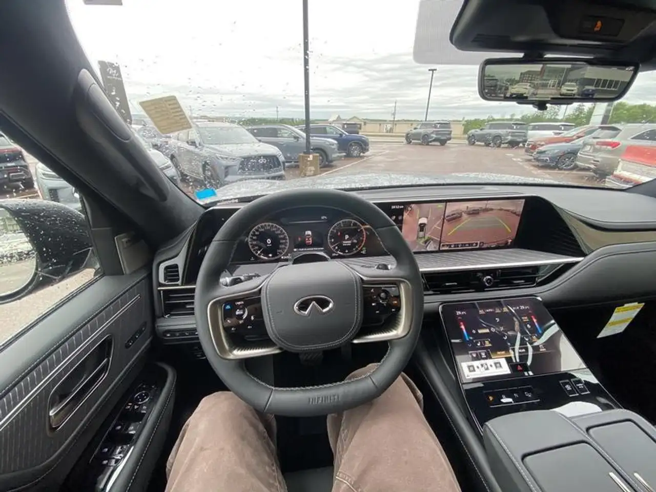 Infiniti QX80 снимка Infiniti QX80