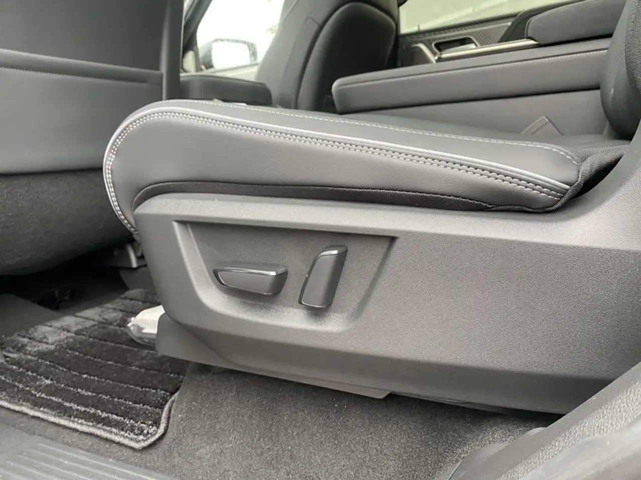 Infiniti QX80 снимка Infiniti QX80