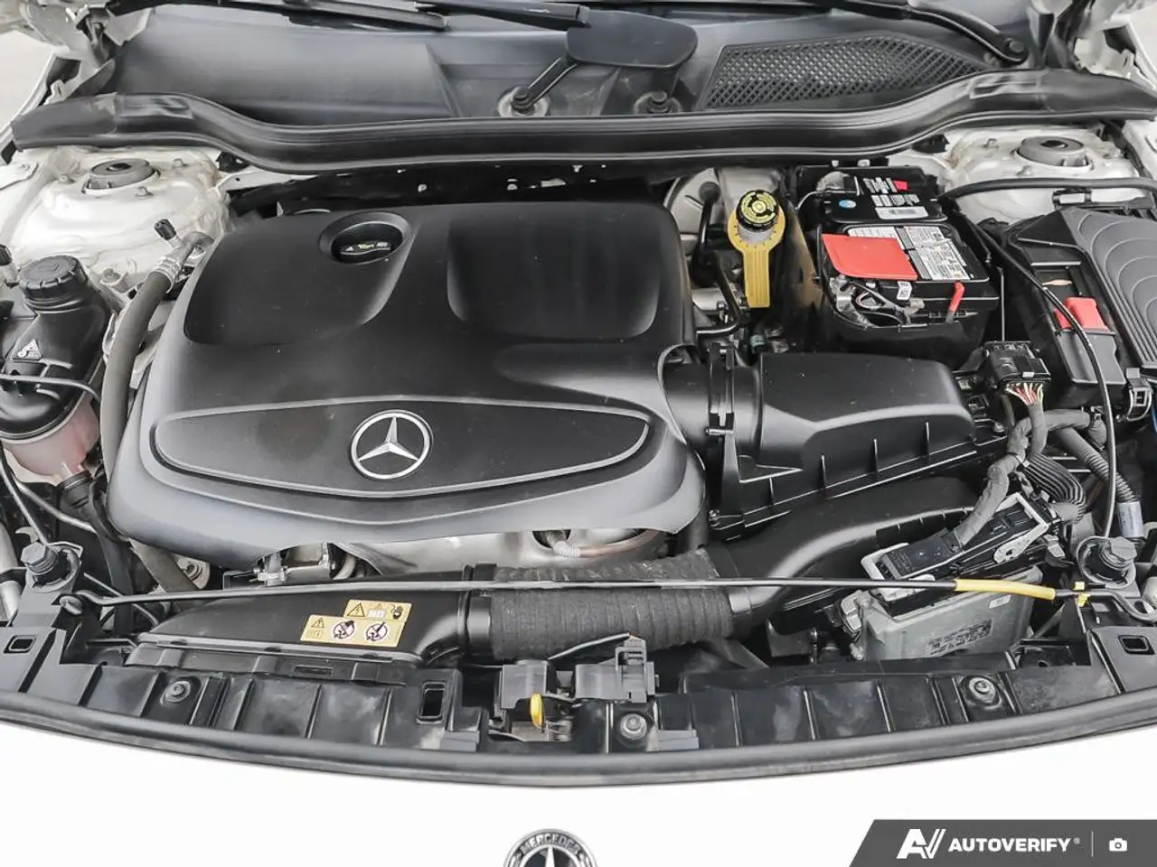 Mercedes-Benz GLA снимка Mercedes-Benz GLA
