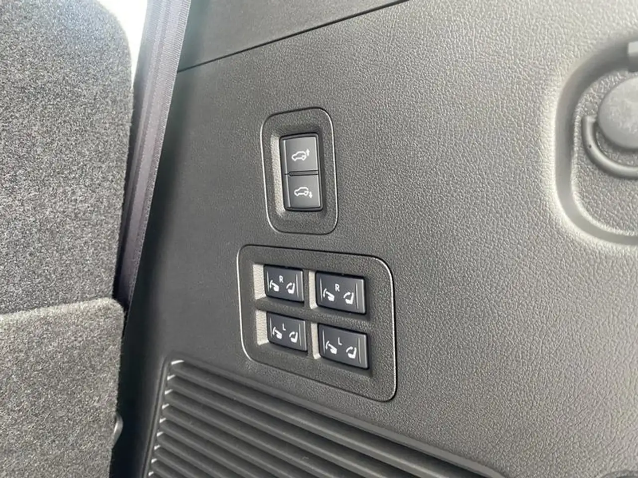 Infiniti QX80 снимка Infiniti QX80