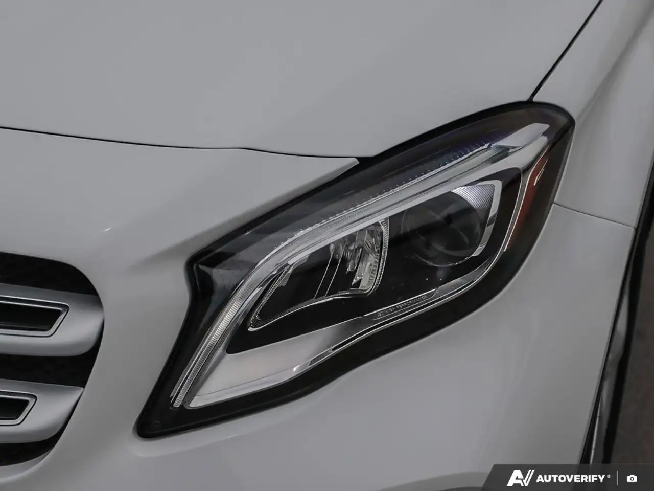 Mercedes-Benz GLA снимка Mercedes-Benz GLA