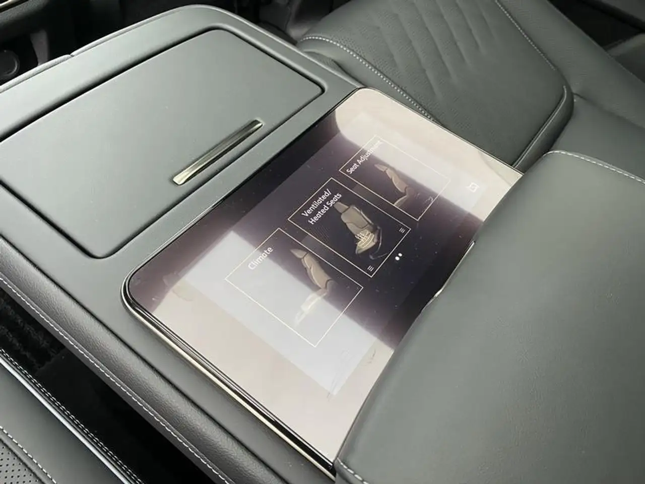 Infiniti QX80 снимка Infiniti QX80