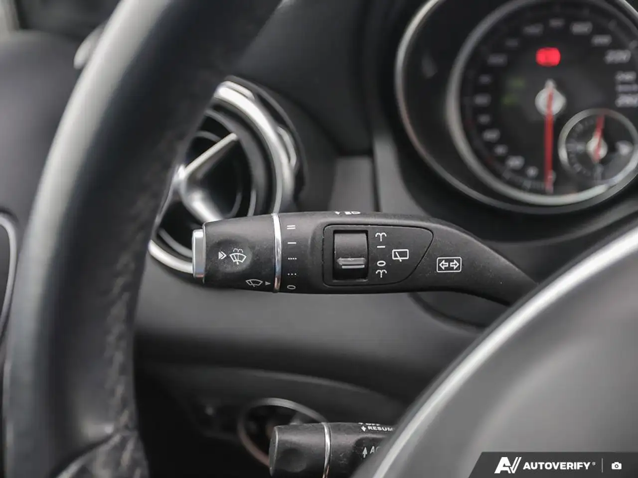 Mercedes-Benz GLA снимка Mercedes-Benz GLA