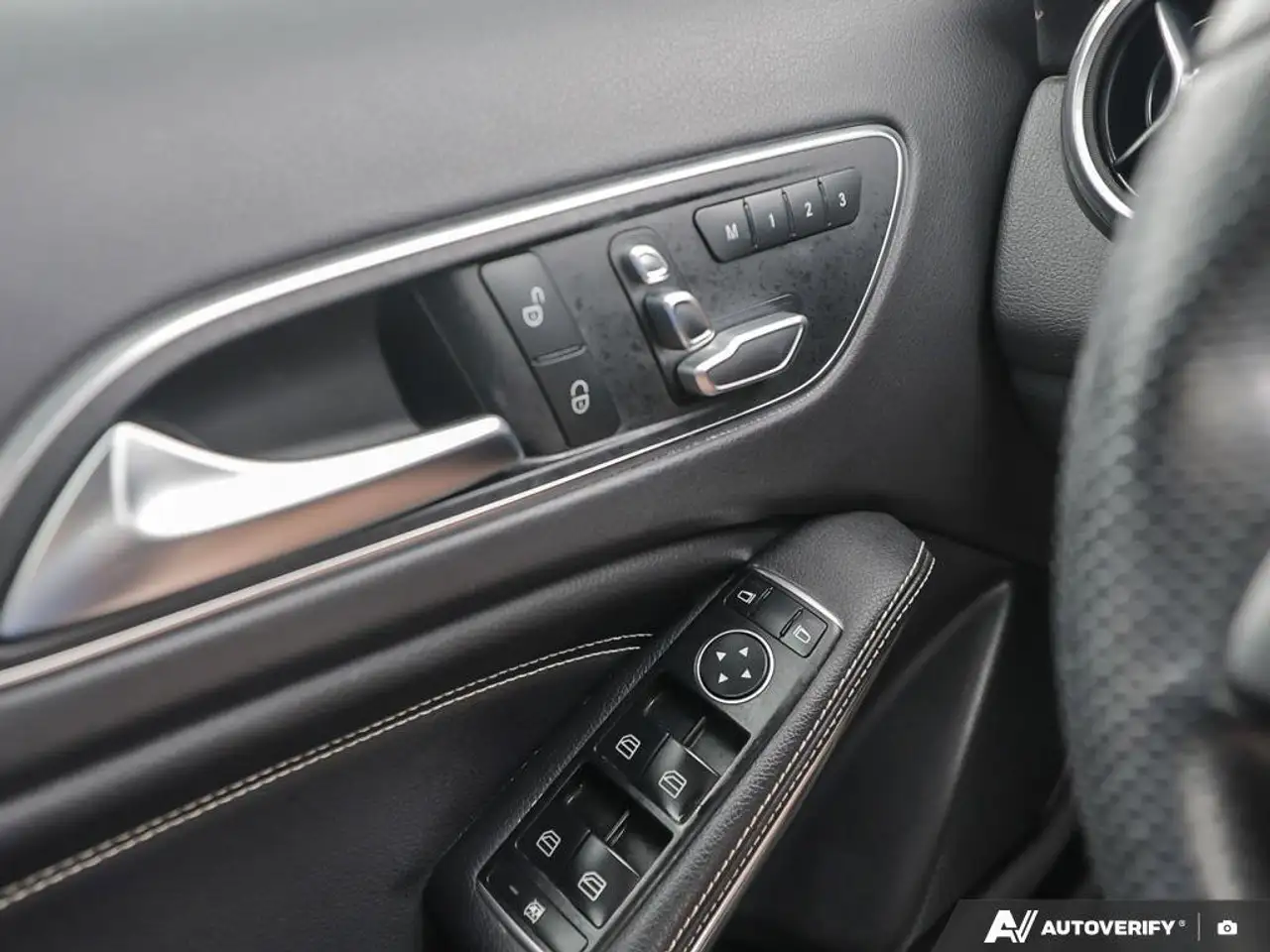 Mercedes-Benz GLA снимка Mercedes-Benz GLA