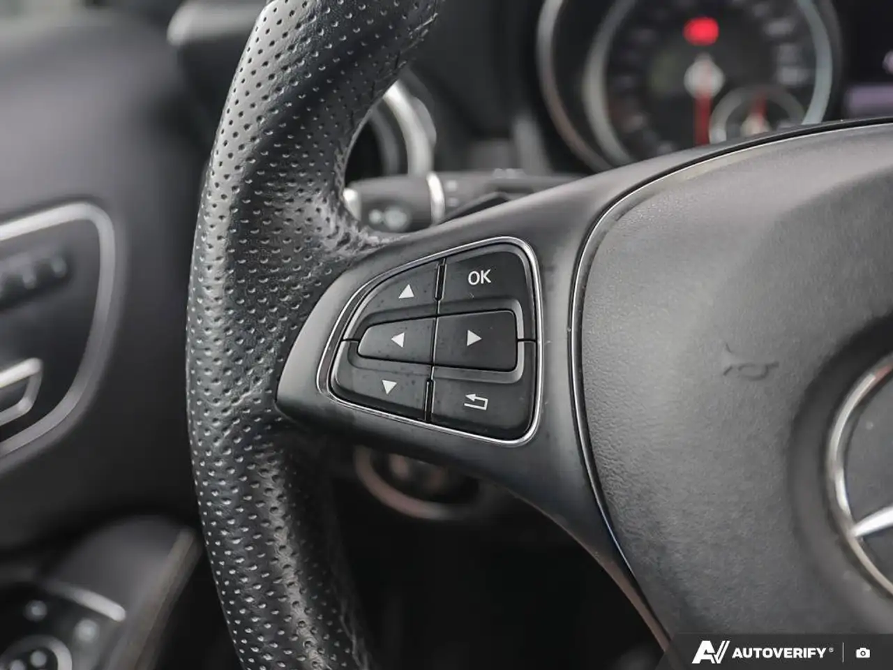 Mercedes-Benz GLA снимка Mercedes-Benz GLA