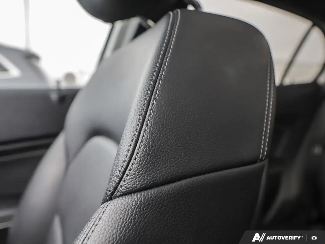Mercedes-Benz GLA снимка Mercedes-Benz GLA