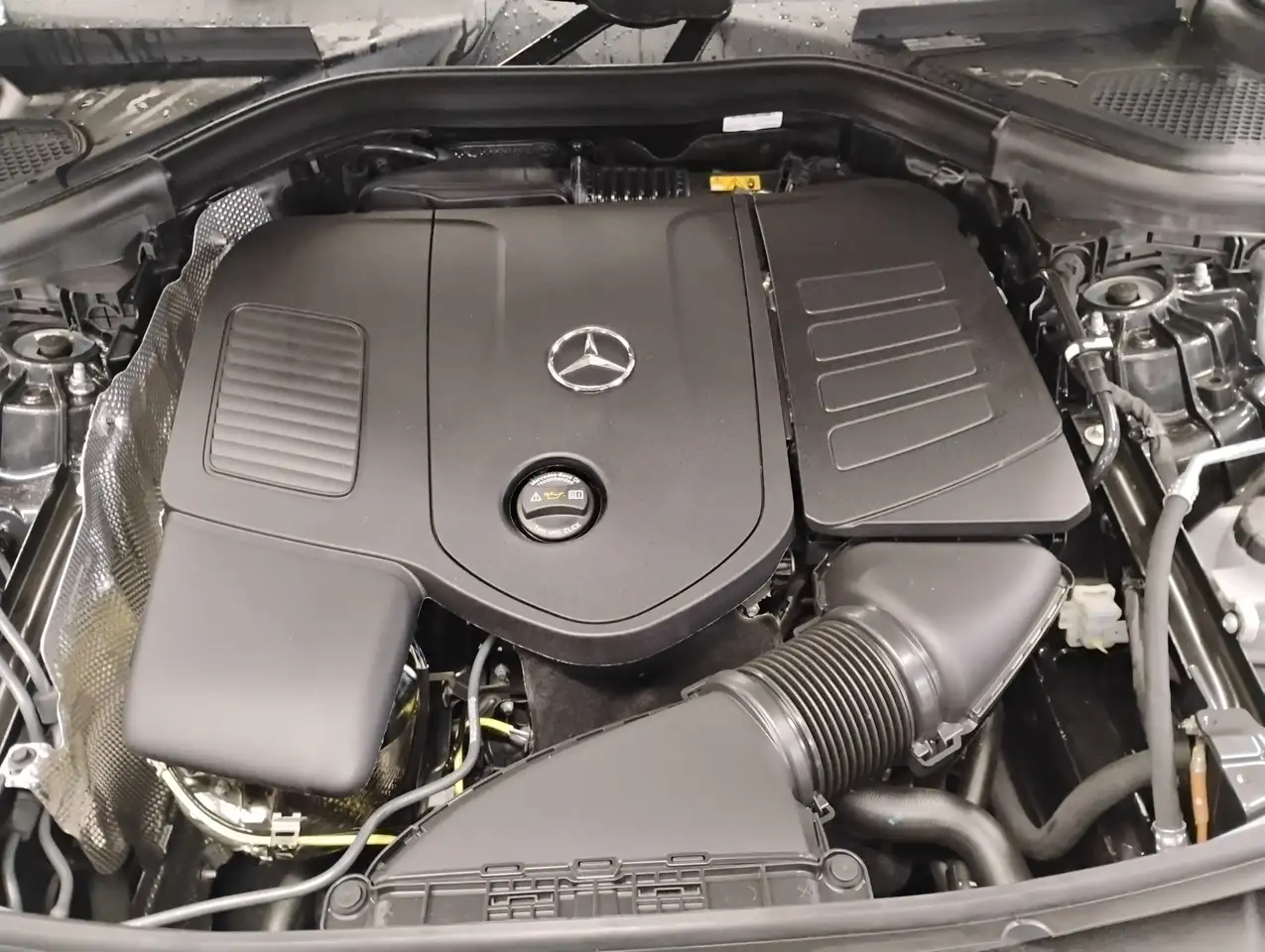 Mercedes-Benz GLC снимка Mercedes-Benz GLC