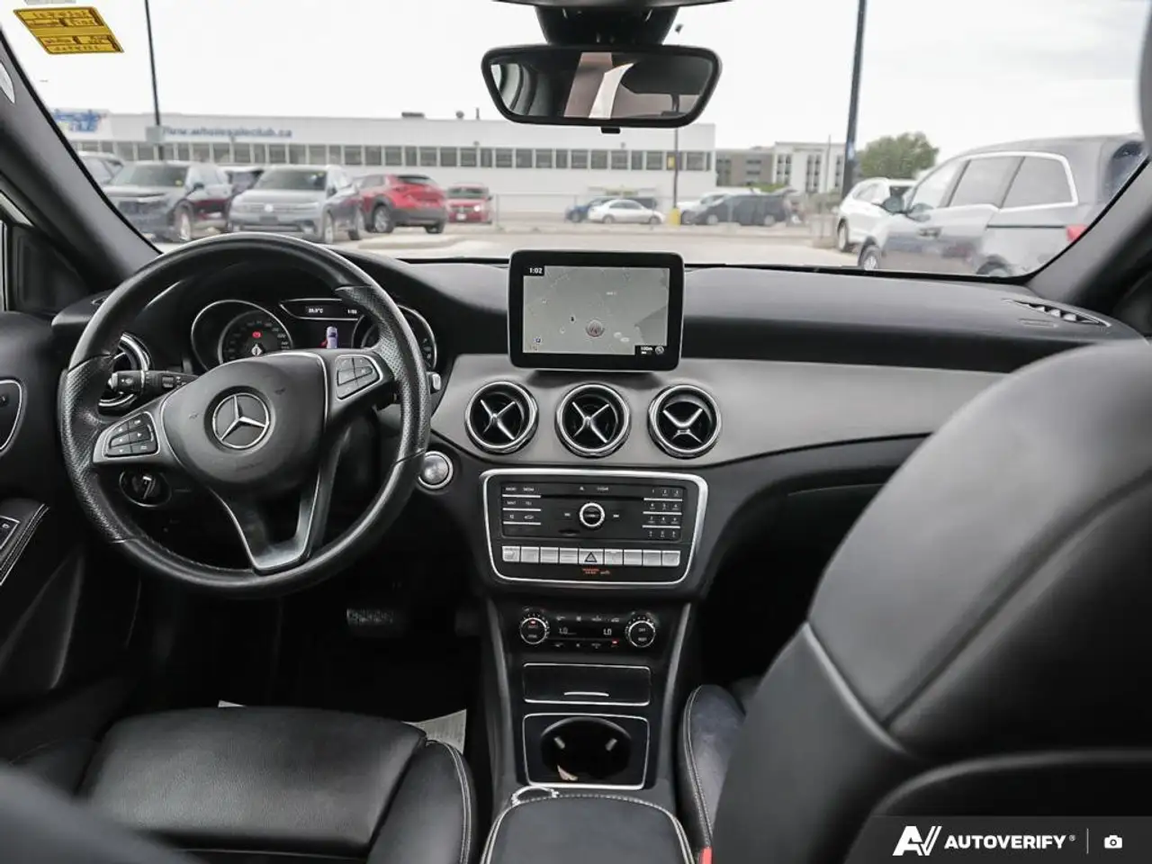 Mercedes-Benz GLA снимка Mercedes-Benz GLA