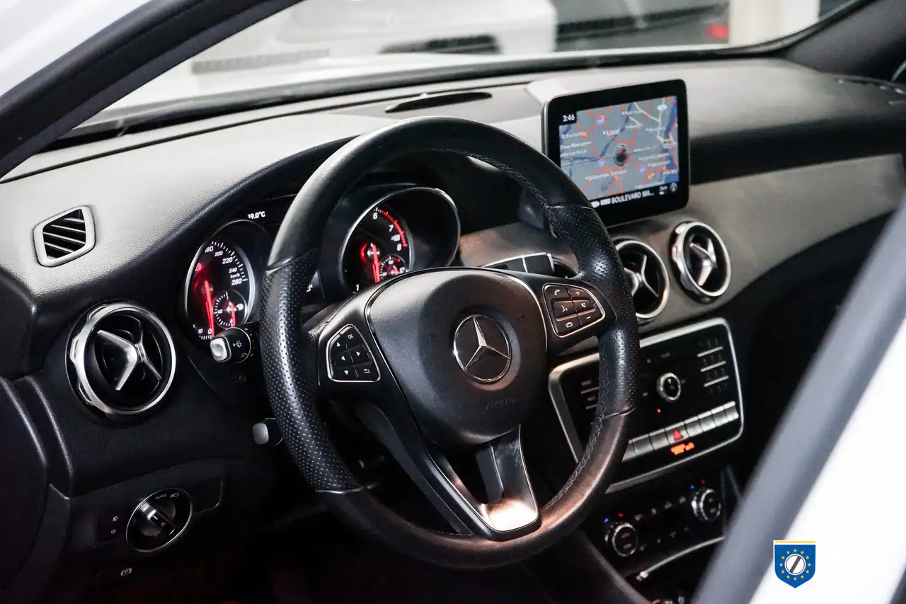 Mercedes-Benz GLA fotografie Mercedes-Benz GLA