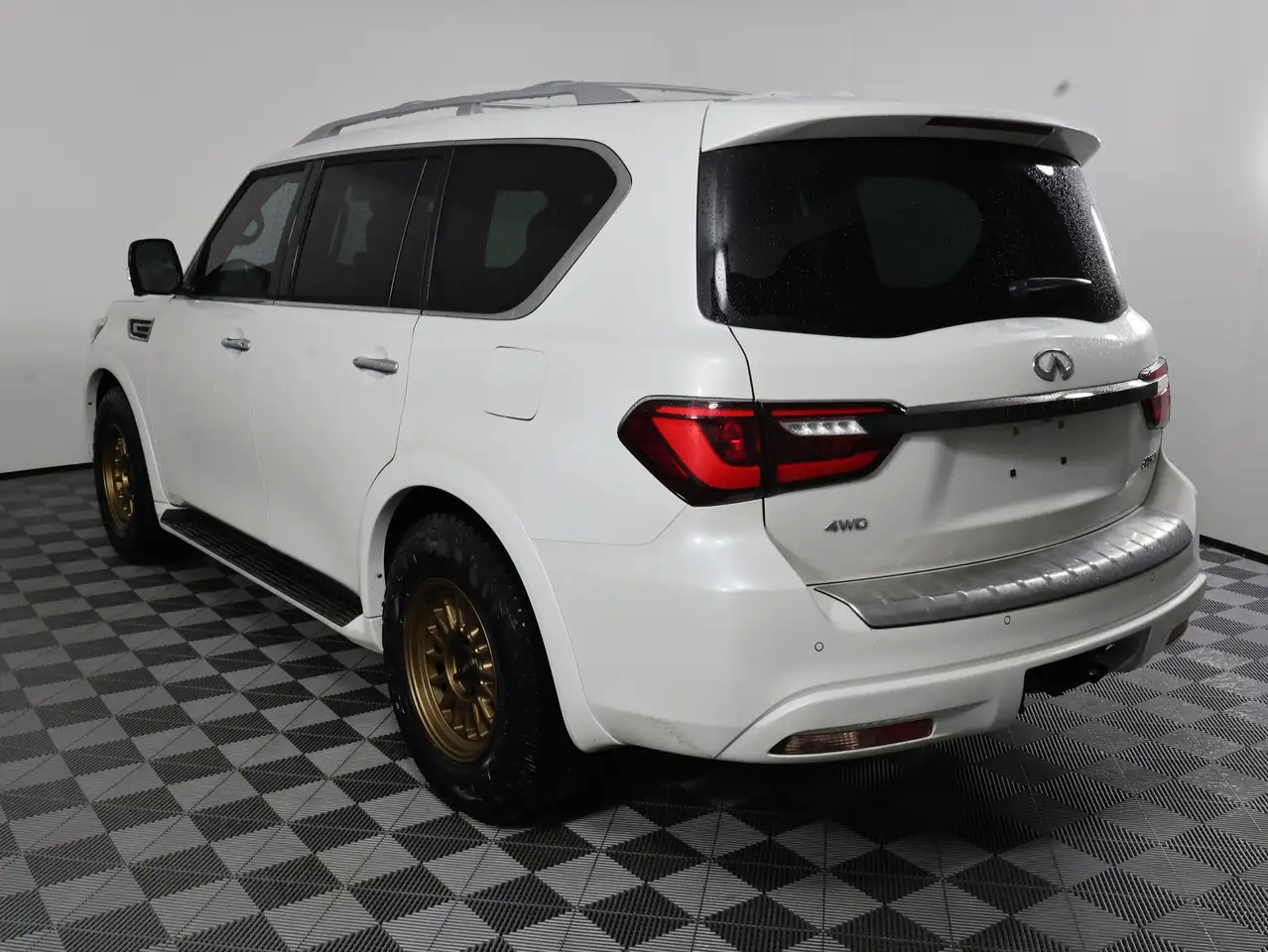Infiniti QX80 fotografie Infiniti QX80