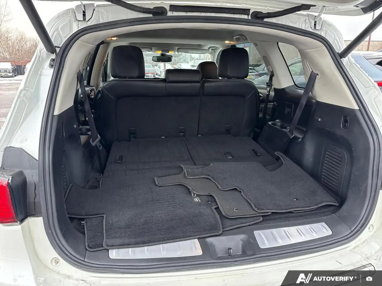 Infiniti QX60 снимка Infiniti QX60