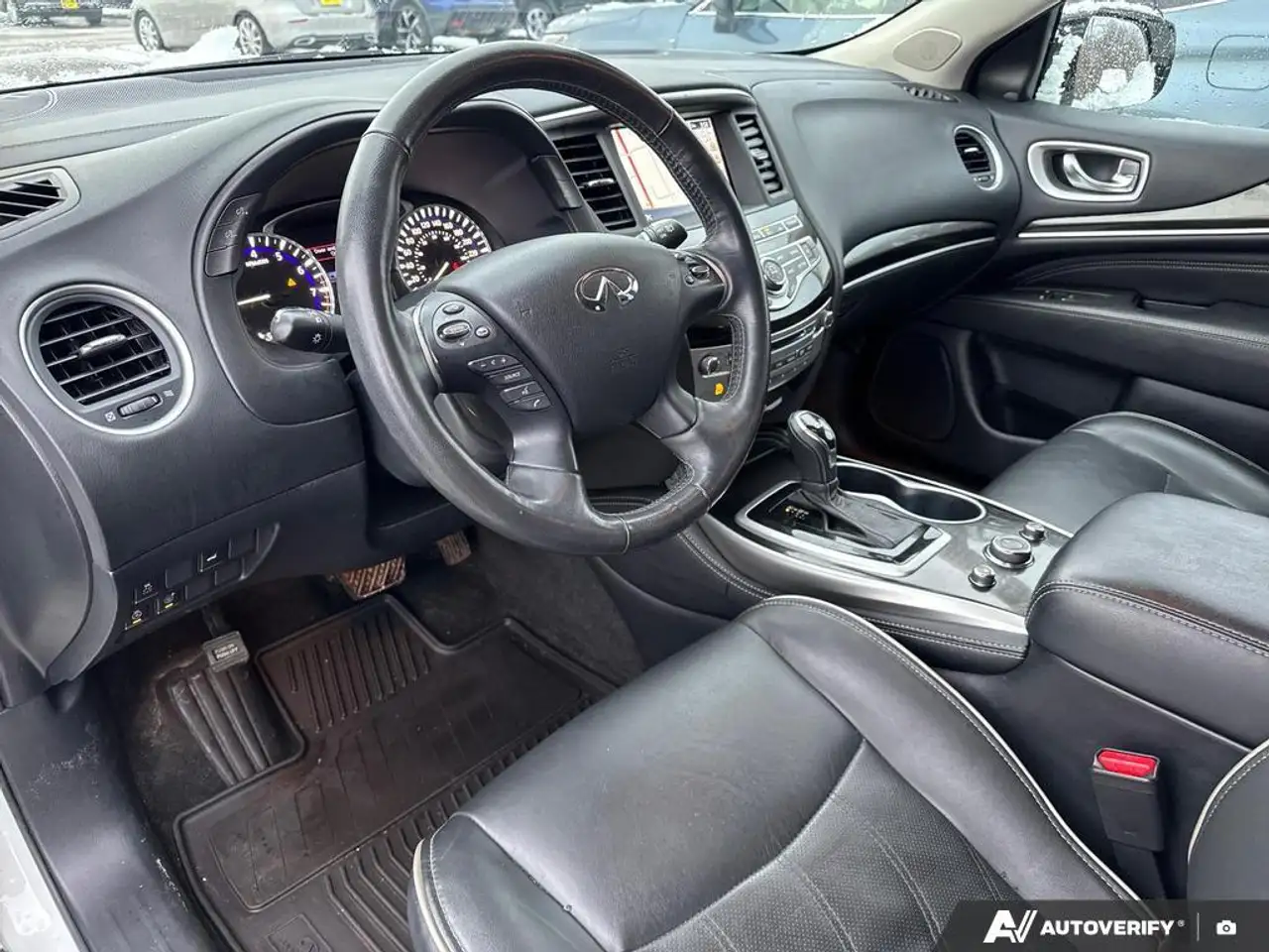 Infiniti QX60 снимка Infiniti QX60