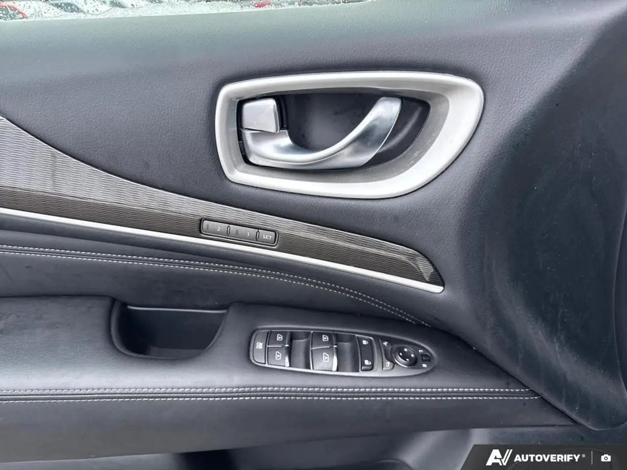 Infiniti QX60 снимка Infiniti QX60