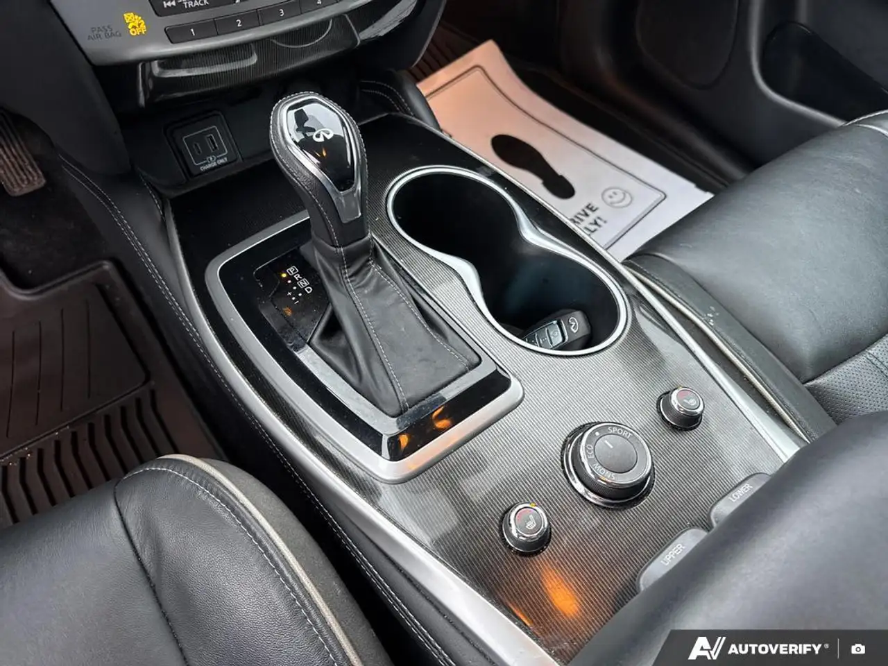 Infiniti QX60 снимка Infiniti QX60
