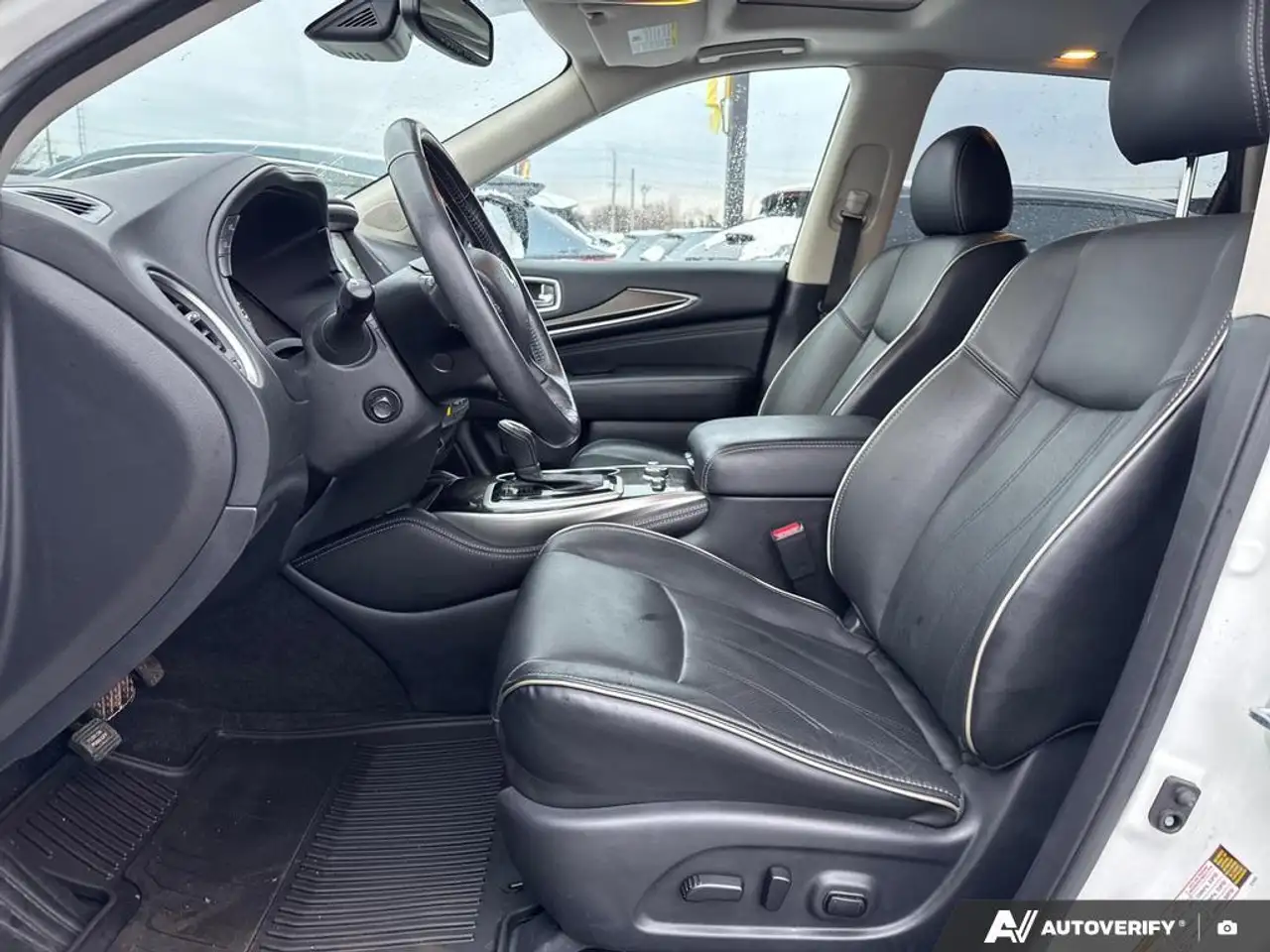 Infiniti QX60 снимка Infiniti QX60