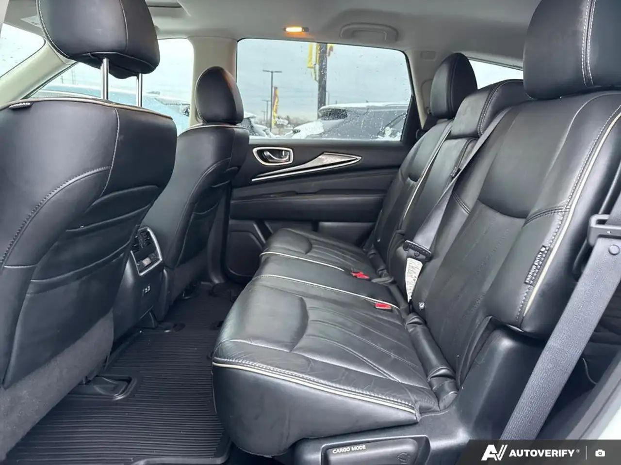 Infiniti QX60 снимка Infiniti QX60