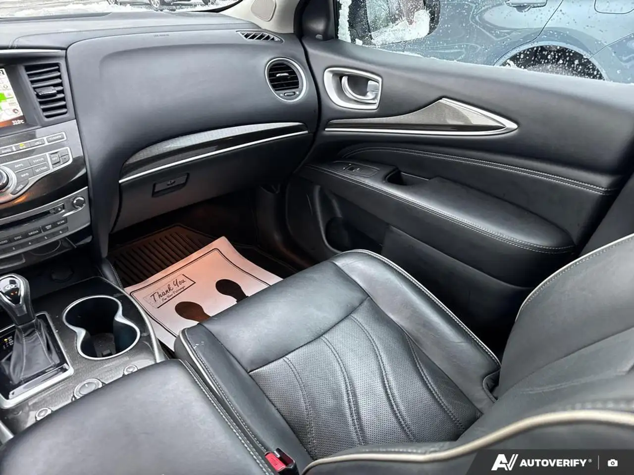 Infiniti QX60 снимка Infiniti QX60