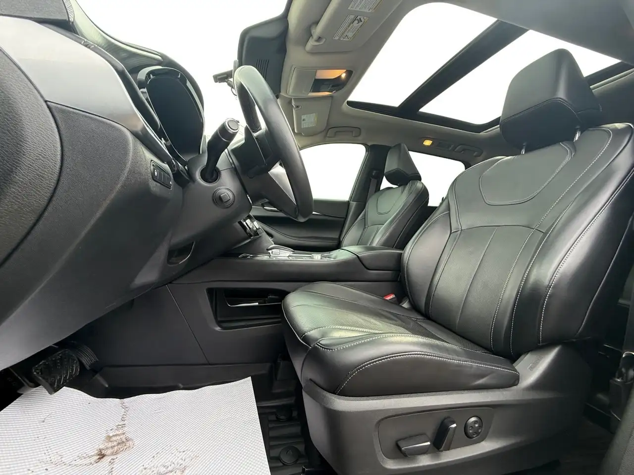 Infiniti QX60 снимка Infiniti QX60